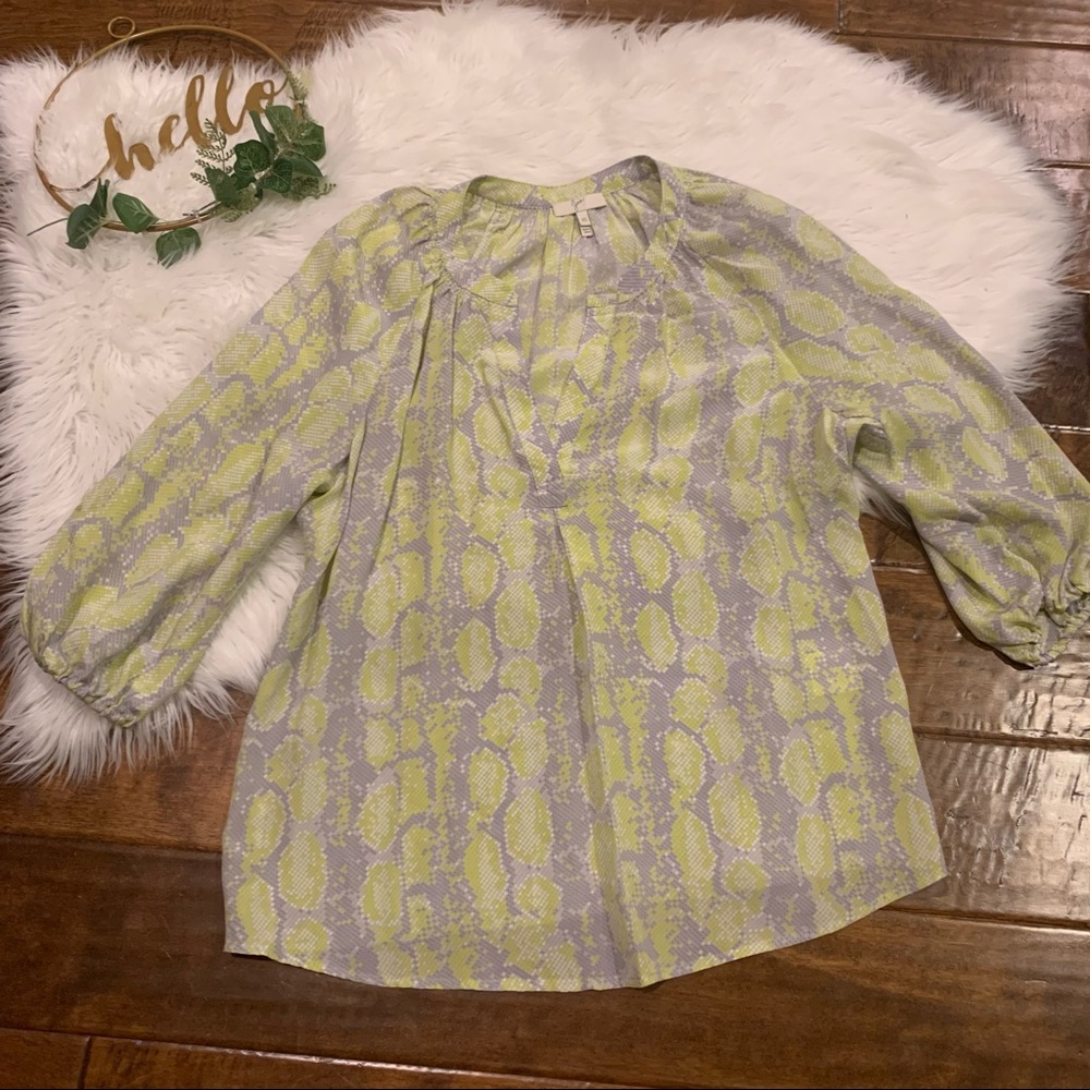 Joie Women’s Top Addie B Grey Yellow Snake Print Silk XS split neck 3/4 Sleeves